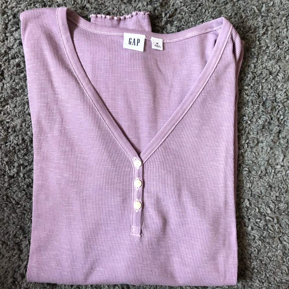 Gap long sleeve tee size M